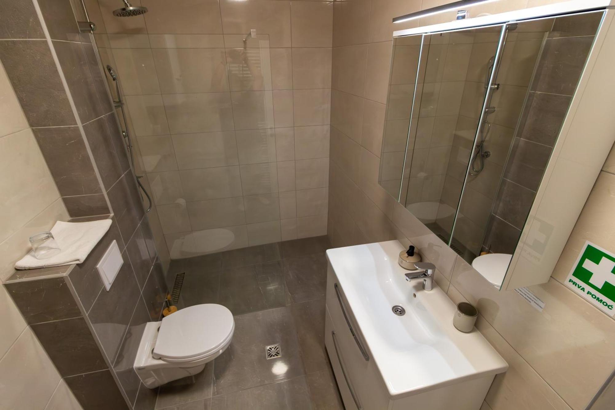 וירוביטיצה Gajeva Rooms - Stockholm Apartment Self Check-In מראה חיצוני תמונה